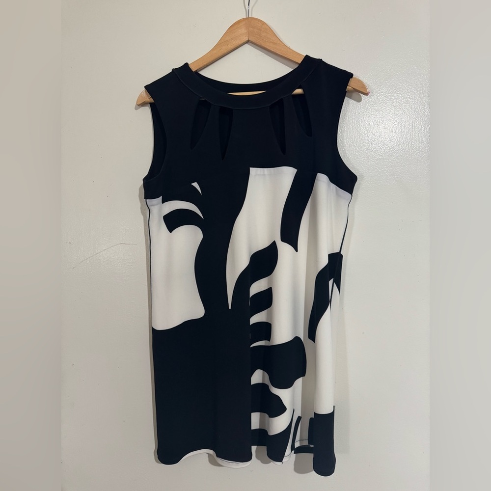 Eva Varro Black and White Sleeveless Top blouse size Large